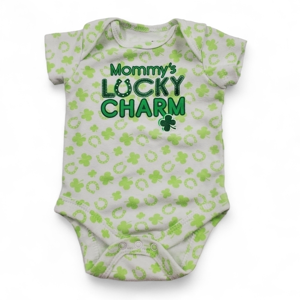 St.Patrick Holiday Infant Baby Onesie "Mommy's Lucky Charm"